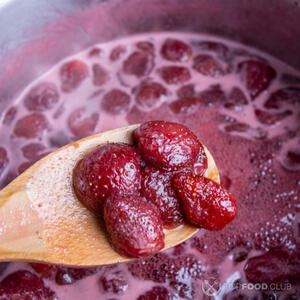 Вскипятить клубнику