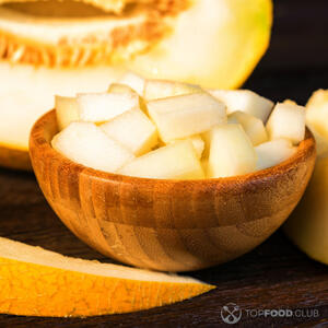 Нарезать дыню