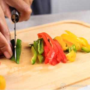 резать разные перцы