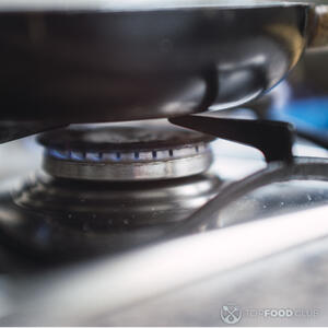 кастрюля на плите