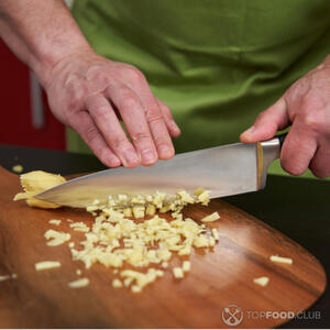 режем имбирь