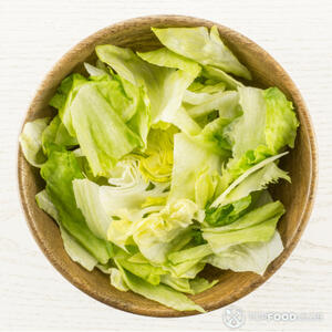 режем салат айсберг