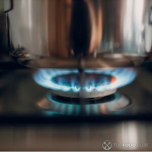 кастрюля на огне