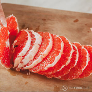 режем грейпфрут