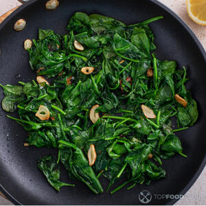 жарим шпинат с чесноком