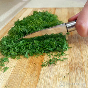 добавляем укроп