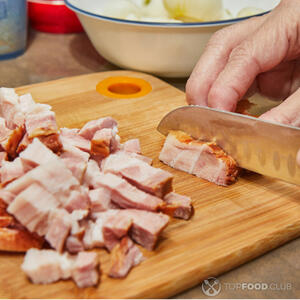 нарезаем бекон