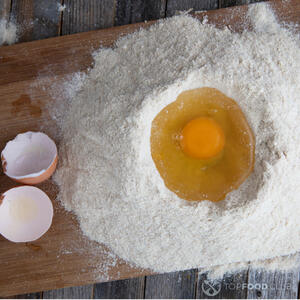 добавляем яйцо