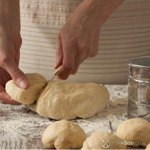 режем тесто