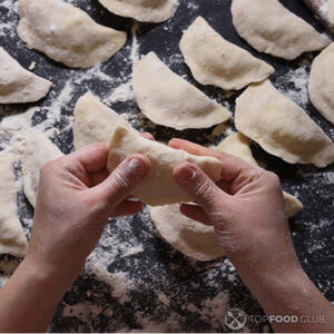 лепим вареники