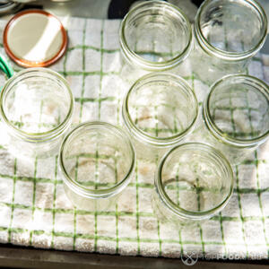 Стерилизовать банки