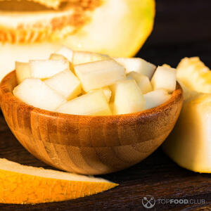 Нарезать дыню