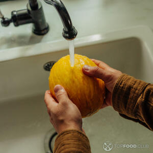 Помыть дыню