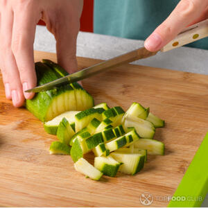 нарезаем цукини