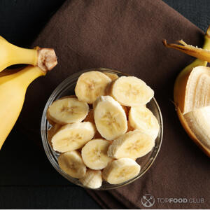 режем банан