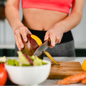 чистим манго