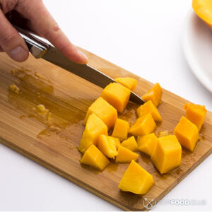 режем манго