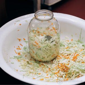 Насыпать капусту