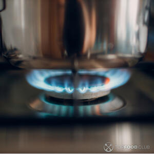 кастрюля на плите