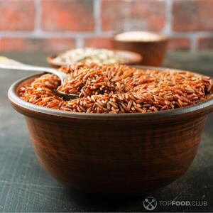 Промойте рис