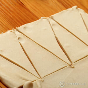 Вырезать тесто