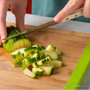 режем цукини