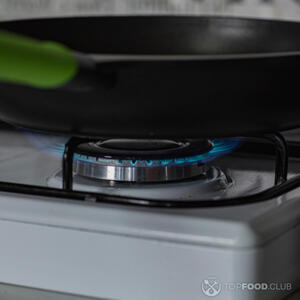 Разогреть сковороду