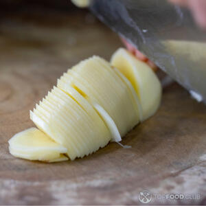 Нарезать картофель