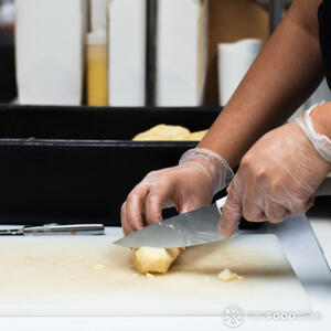 Нарезать картофель