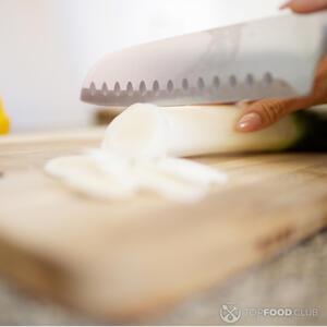 режем лук порей