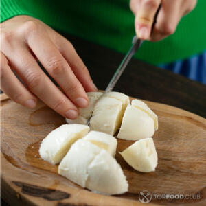 режем моцареллу