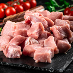 Нарезать свинину