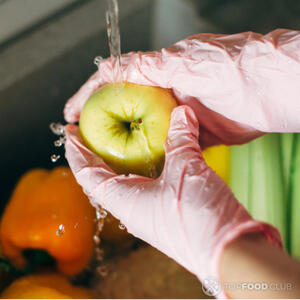 моем яблоко