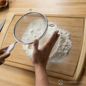 Просеять муку