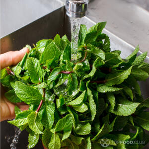 Помыть мяту