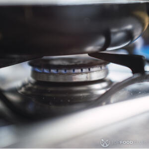 Жарить стейк