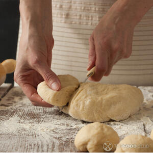 режем тесто