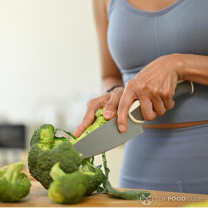 режем брокколи