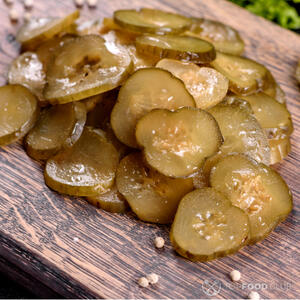 режем огурцы