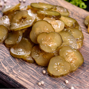 резать огурцы