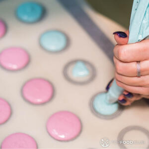 Распределить тесто