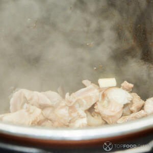 Обжариваем мясо