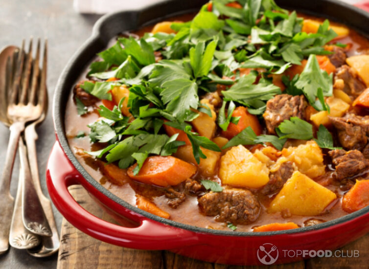 2024-08-26-nyxiow-2023-12-18-jp2gr5-stewed-beef-with-potatoes-carrot-and-parsley-1702926645