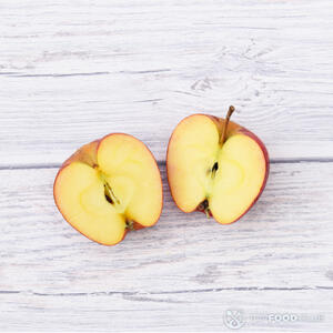 режем яблоко