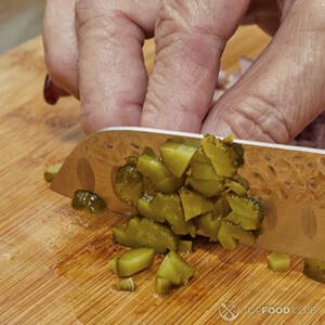 Огурцы резать