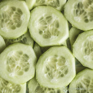 режем огурцы