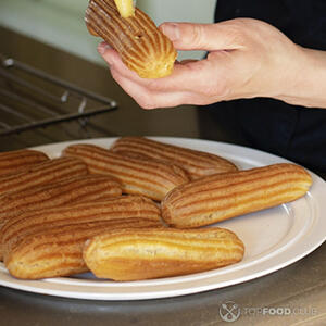 начиняем эклеры