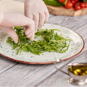 раскладываем рукколу