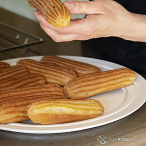 Начинить пирожные