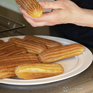 Начинить пирожные